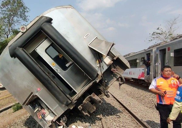 Kecelakaan 2 Kereta di Kulon Progo KA Argo Semeru Tabrak Ekor Argo Wilis