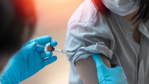 Kasus COVID-19 Naik Dinkes DKI Ajak Warga Segera Vaksin