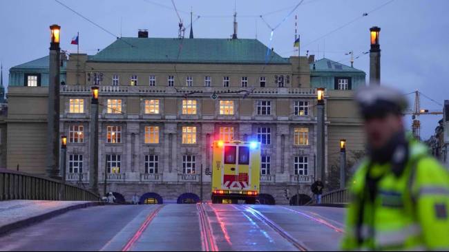 Terjadi Penembakan Massal di Universitas Praha Korban 15 Orang