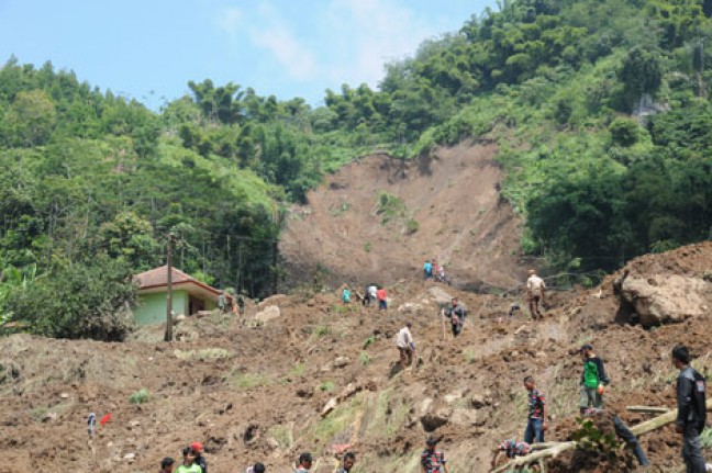 Tragedi Longsor Landa Cipongkor Bandung Barat dan 10 Orang Hilang