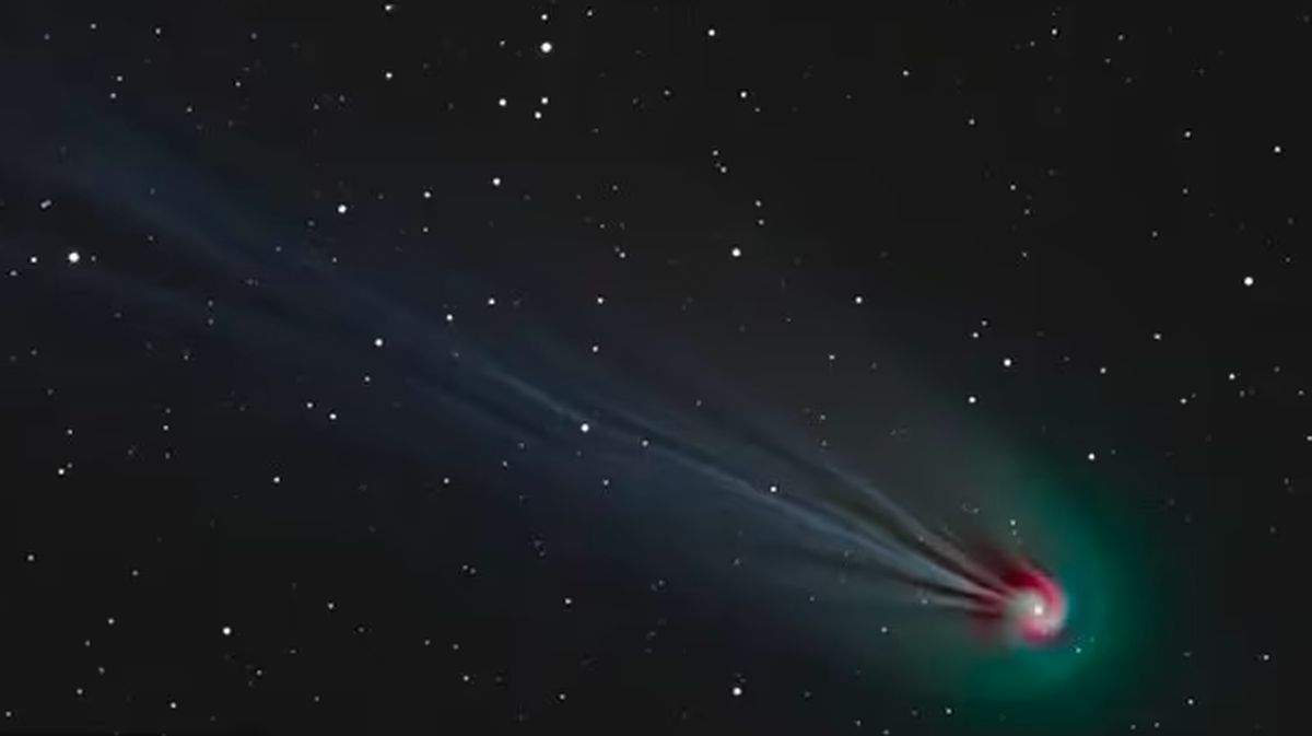 Komet Setan yang Menyertai Gerhana Matahari Total