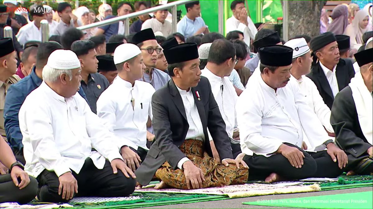 Jokowi Salat Idul Adha 2024 di Simpang Lima Semarang
