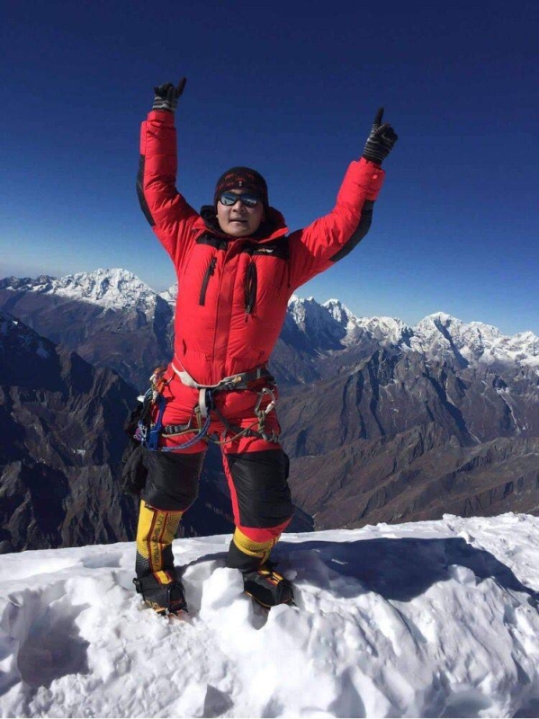 Wanita Nepal Cetak Rekor Baru Pendaki Everest Tercepat no-1 Dunia