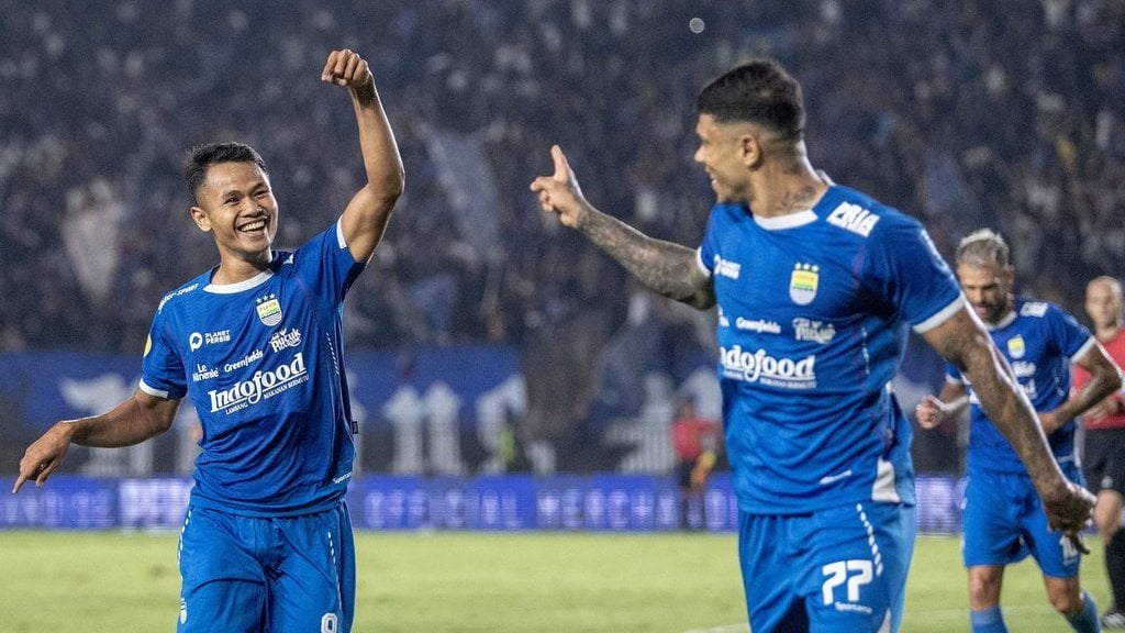 Prediksi Lengkap Persik vs Persib Liga1 2024-2025