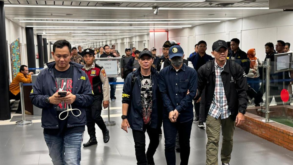 Polisi Sukses Tangkap 3 DPO Mafia Akses Judol Komdigi di Bandara