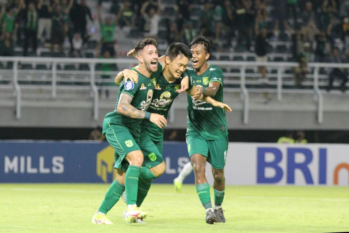 Prediksi Lengkap Persebaya vs Persita BRI Liga1 2025